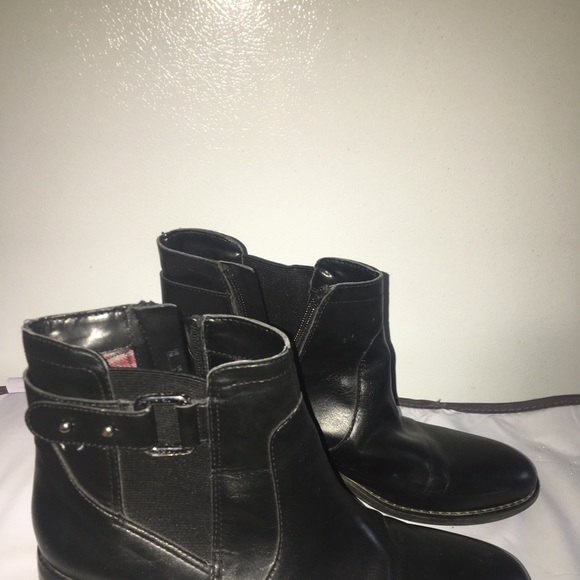 Shoes - Picture 4 of 4